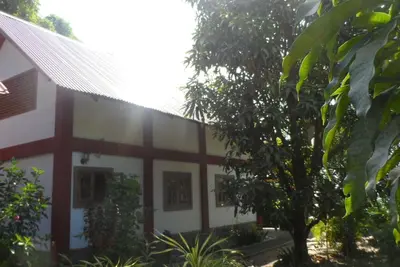 Image de Sibuyan (Romblon) whole house (home office) directly on the beach via Cresta de Gallo,