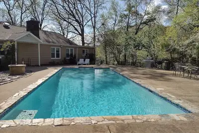 Image de Tranquility, Civil war park walk, seasonal pool, and sauna