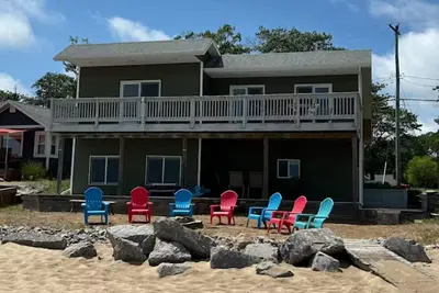 Image de Casa Playa - Lakefront Escape with Private Sugar Sand Beach, Game Room, Sleep 8