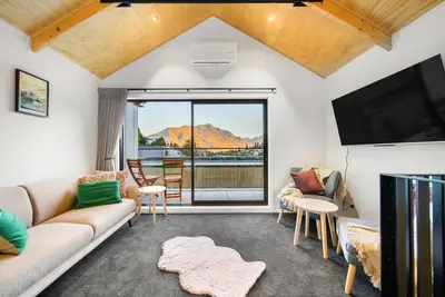 Image de Spacious Brand New 3 Bed Apartment so close to town
