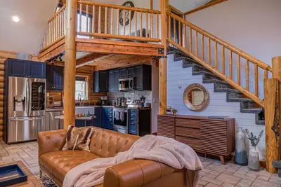 Image de Luxury Cabin at Mirror Lake Retreat