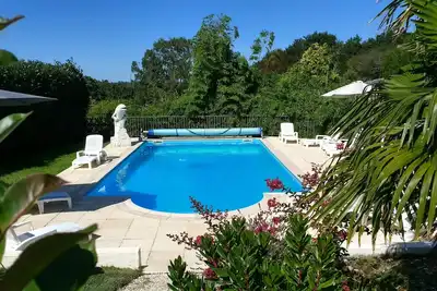 Image de Stone Cottage, gîte à 5 km de Brétignolles sur mer, piscine chauffée