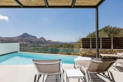 Iraklis 1 - A Stylish Eco Villa near beaches