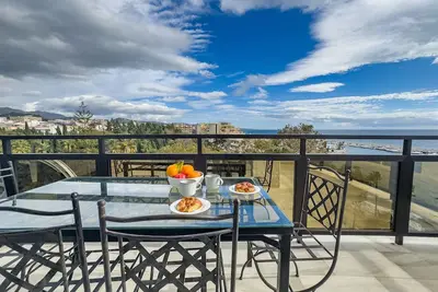 Image de Skol 617 - Fantastic 2-Bedroom Corner Duplex with Amazing Sea Views