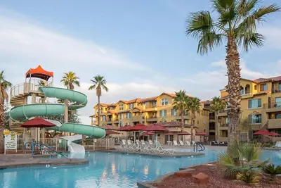 Image de Have the family enjoy a 3 story waterslide in a resort setting in this 2bd condo