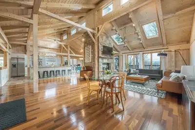 Image de White Pine Retreat - Pet friendly, Beautiful Views and 20 Minutes to Avl!