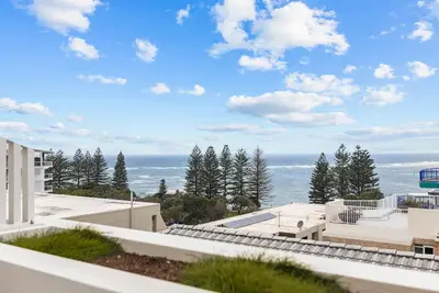 Image de Luxury 5-floor Unit with Ocean Views near Beach