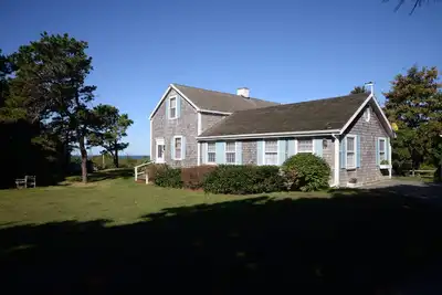 Image de Truro Hilltop Sanctuary: A Captain's Retreat with Bay Views (2214)