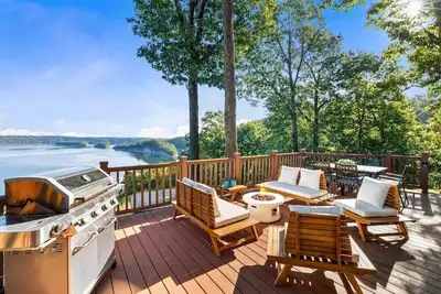 Image de Birds Eye Retreat -10 acres on Beaver Lake-Hot Tub