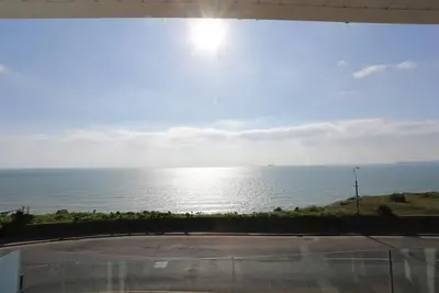 Image de Bournecoast: Modern Home On Clifftop-Sea Views, Balcony, Garden & Parking-Hb6314