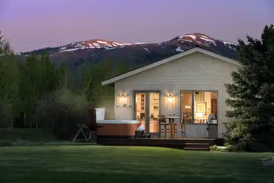 Image de Cozy Upscale Guesthouse/ Discounted extended stays