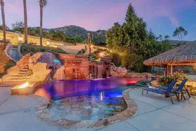 Image de Luxury Private Resort | Pirate Ship Pool & Theater