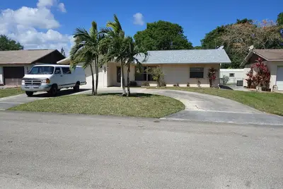 Image de Split 2 bdrm/2 full bath floorplan, All new appliances, yearly rental