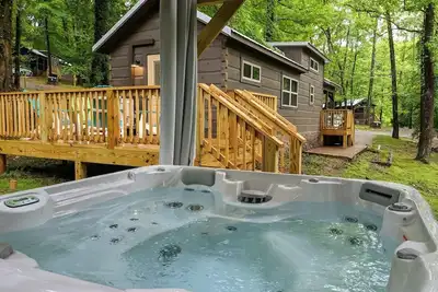 Image de Peggers Cabin  | Luxury Rustic Tiny Cabin| Spa