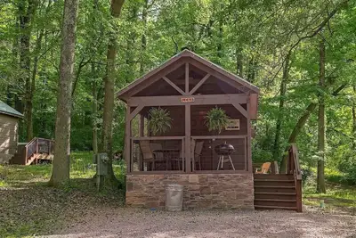 Image de Lena Cabin | Wooded Tiny Cabin - Hot Tub