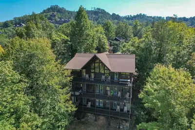 Image de Large 7 Br Family Cabin w/ Hot Tub, Mountain Views
