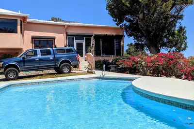 Image de Spectacular Hilltop Home