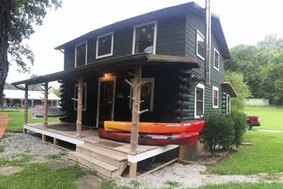 Image de Private fishing cabin on White River with hiking trails nearby
