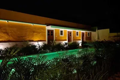 Image de Hermosa habitación con 1 cama king size y 1 matrimonial en el centro de Mérida.