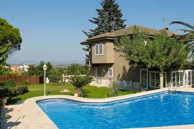 Belle maison de vacances privée avec piscine privée, climatisation, Wifi, Tv, patio et parking