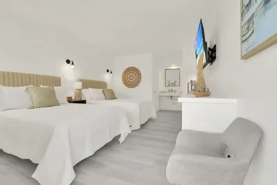 Image de Boutique Hotel 2 double beds with Pool, Location! 1 block to Beach/Restaurants