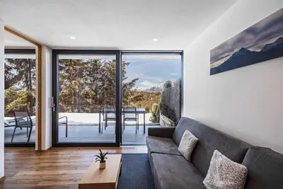 Image de Appartement 'Laugen Residenze Moritz' près de Merano avec vue sur montagne et jardin
