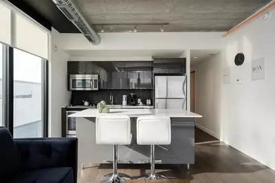 Image de (1208)Downtown Glasshouse Beautiful 2br 2bath +Fast WiFi (311)