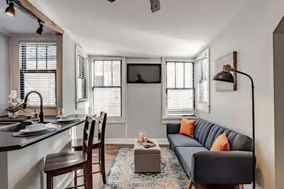 Image de Mins from Downtown & Dining, Dauphin Darling 4