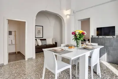 Image de Charming apartment on several levels and just renovated, where two people can enjoy large and comfortable spaces, being the flat able to accommodate up to 4 people. The location is enviable, in a very central position, adjacent to Piazza della Libertà a