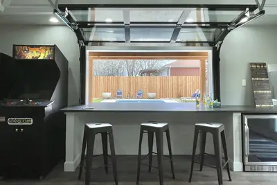 Image de Hangout with Pool, Game Room and 7 Bedrooms