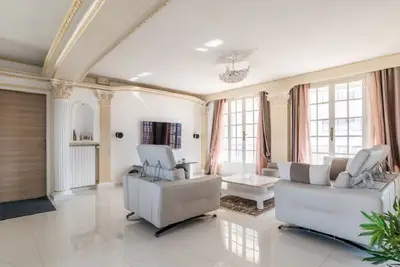 Image de appartement d'exception piano, terrasse, Spa, barbecue ascenseur privative