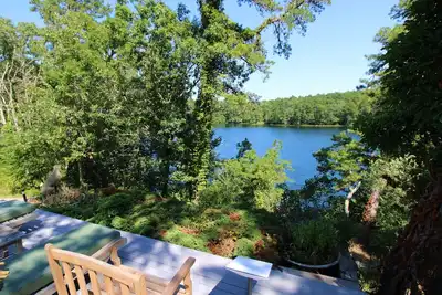 Image de Private Cottage Compound On Ryders Pond with Pristine Yard (2215)
