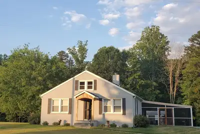 Image de The B's Nest-Cozy County Heaven! 5 Star Host!