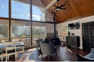 Image de Spectacular Waterfront Lake Home, near Hunter & Windham mountain’s