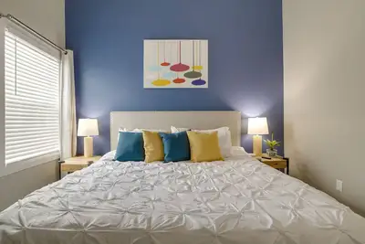 Image de Ultra Fast Internet✶King Bed✶4k TVs✶2 Car Parking #81