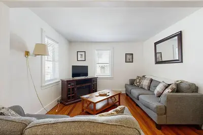 Image de Countryside home with classic front porch - walk to town/Acadia/Glen Mary Park