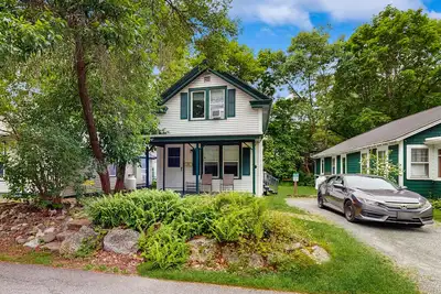 Image de Quaint Family-Friendly Cottage Near Main Street w/Free WiFi and Partial A/C