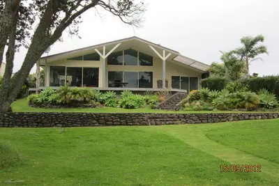 Image de Stunning position, amazing views, modern home with wrap around decks