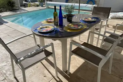 Image de Proche Uzes, dépendance de charme climatisée, piscine  Chauffee et Privative