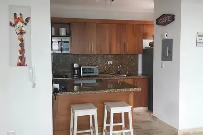 Image de Senior-friendly groundfloor 2bd condo on quiet sandy beach, no parties/pets