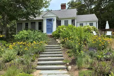 Image de Cozy Chatham home with privacy and nautical decor