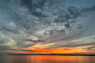 Image de Lakehouse at Pillar Point on Lake Ontario, a relaxing home with stunning sunsets