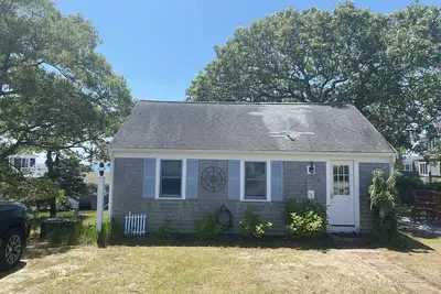 Image de Totally renovated cottage steps to Ridgevale beach via private path and bridge!