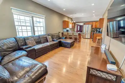 Image de 🏡 Modern SmartHome Retreat Near Downtown Springfield & Msu