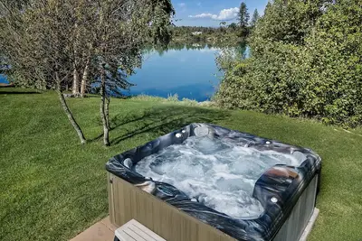 Image de Home w/private dock on Flathead River, hot tub & fireplaces - Flathead River Luxury Retreat