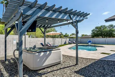 Live Paradise, Hike Phoenix, Swim, Spa, Desert Fun!