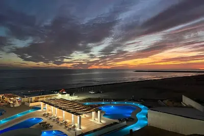 Image de Esmeralda Beach Resort 3 Bedrooms Condo C 403