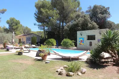 Quiet T2 with swimming pool