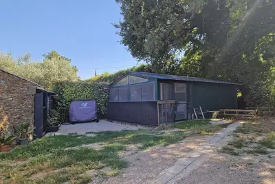 Image de Chalet de 25 m2  + terrasse moustiquaires, spa privé, jardin, piscine partagée