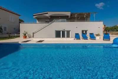 Image de Maison confortable de 5 chambres à Vrsi